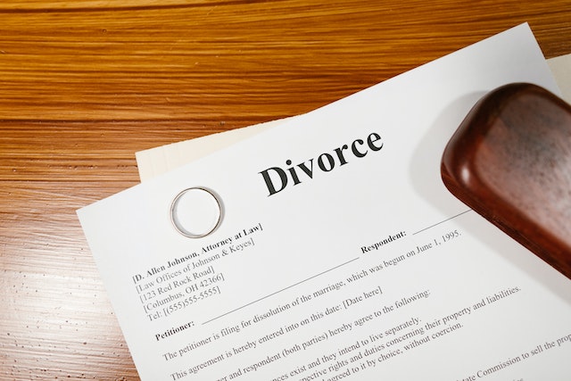 💔Divorce and Taxes: A Match Made in…IRS Heaven?💸