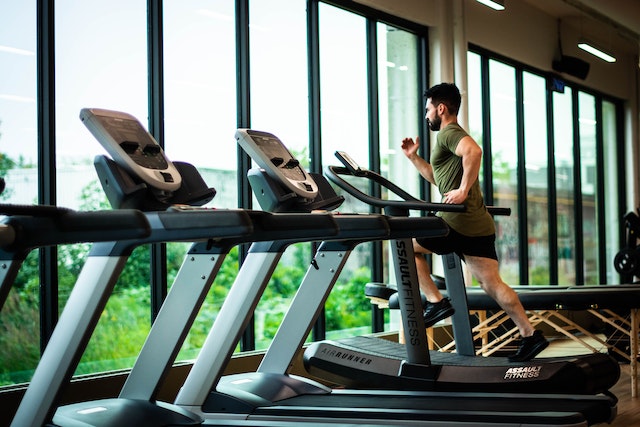 Save Money and Improve Employee Health with Tax-Deductible Gym Access! 💰💪